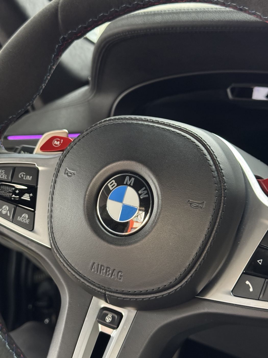 BMW M5 F90 — руль
